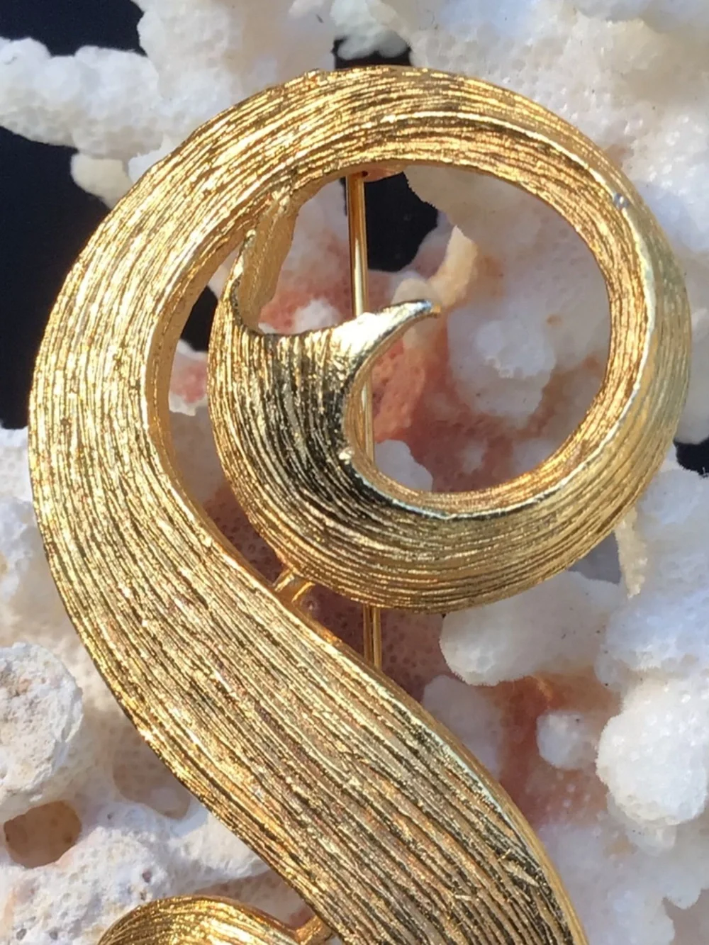 Vintage Large Textured Swirl S Brooch Pin Gold-tone metal B.S.K.